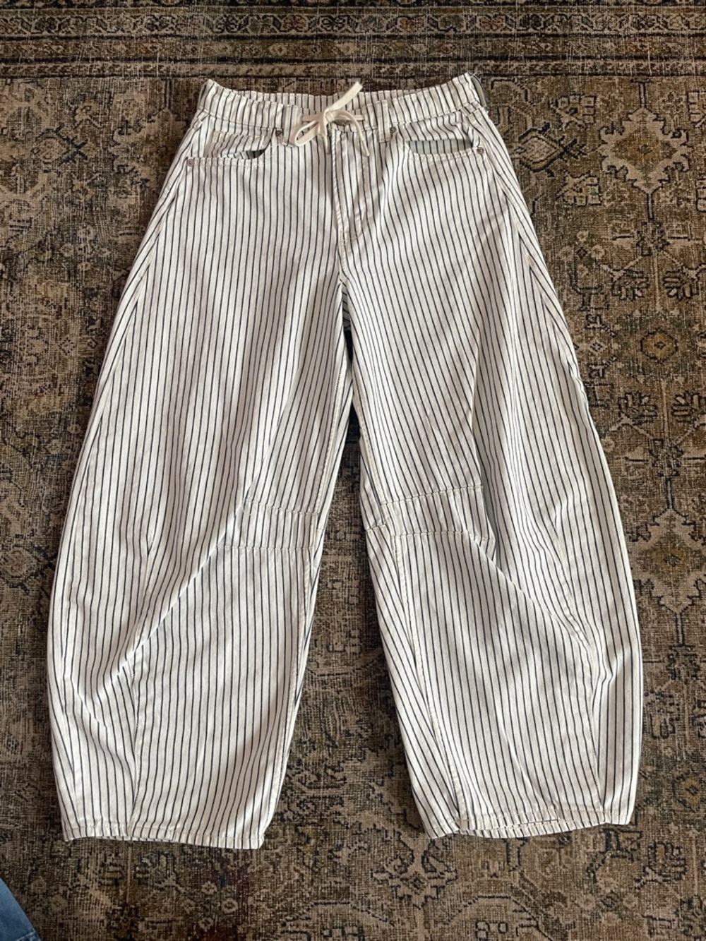 GAP Horseshoe jeans, white w/ navy stripe, tie waist detail